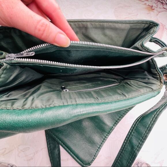 Pace Setter Vintage Dark Green Flap Close Shoulder Purse - Picture 6 of 11